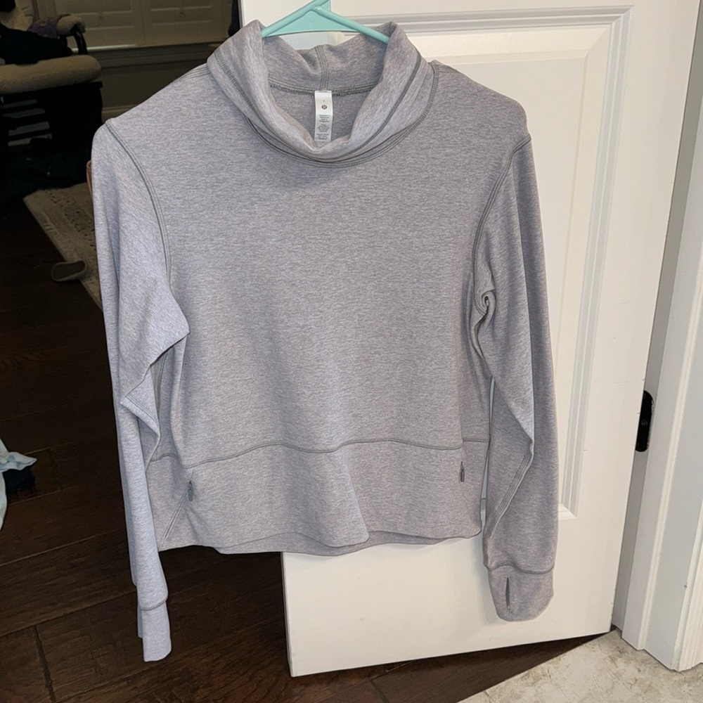 Lululemon size 2 long sleeve mock neck top